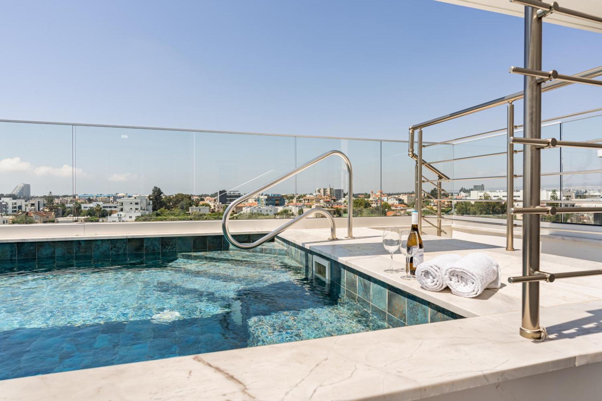 Yamas Urban Living Zakaki Pool Penthouses & Apartments 利马索尔 外观 照片