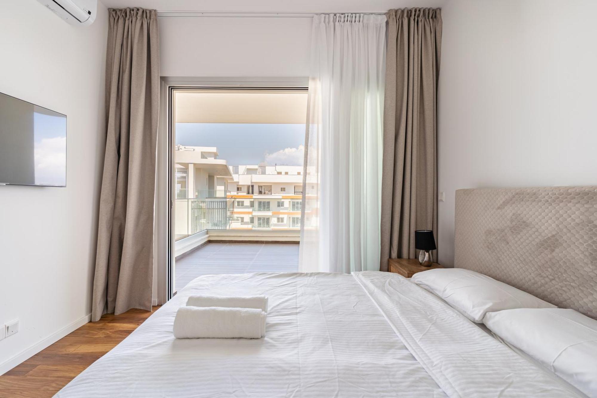 Yamas Urban Living Zakaki Pool Penthouses & Apartments 利马索尔 外观 照片